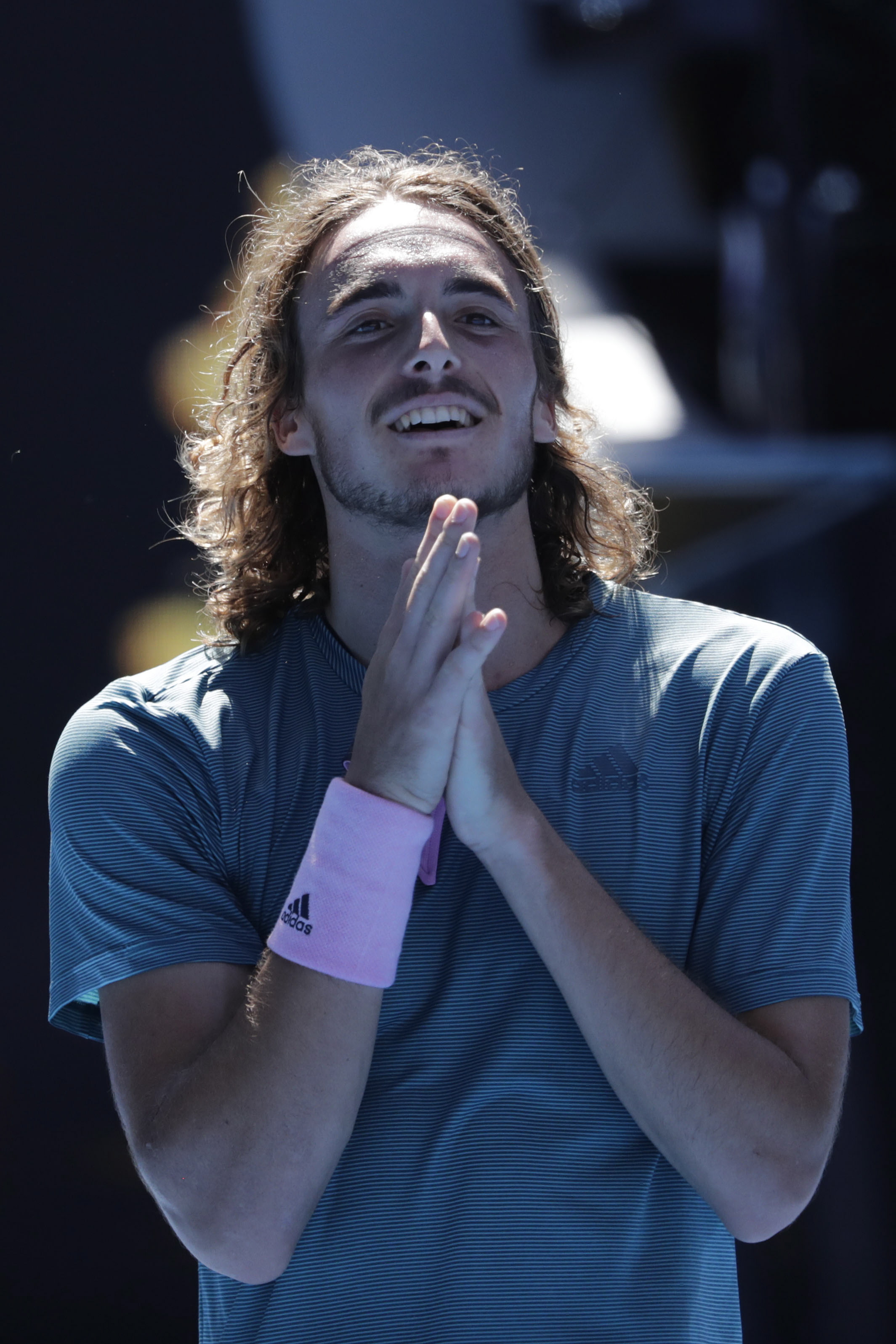 包含意大利网球队强势英国网球队，西西帕斯三分雨点燃全场的词条