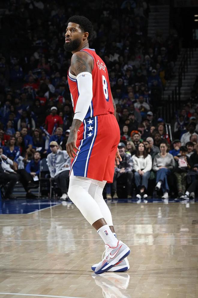 76人险胜美国男篮，保罗爆发神勇