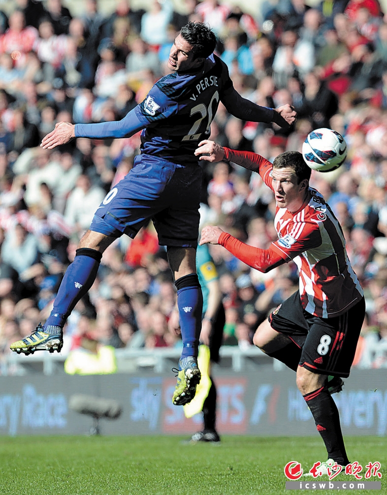 秘鲁轻取曼城，范佩西爆发神勇