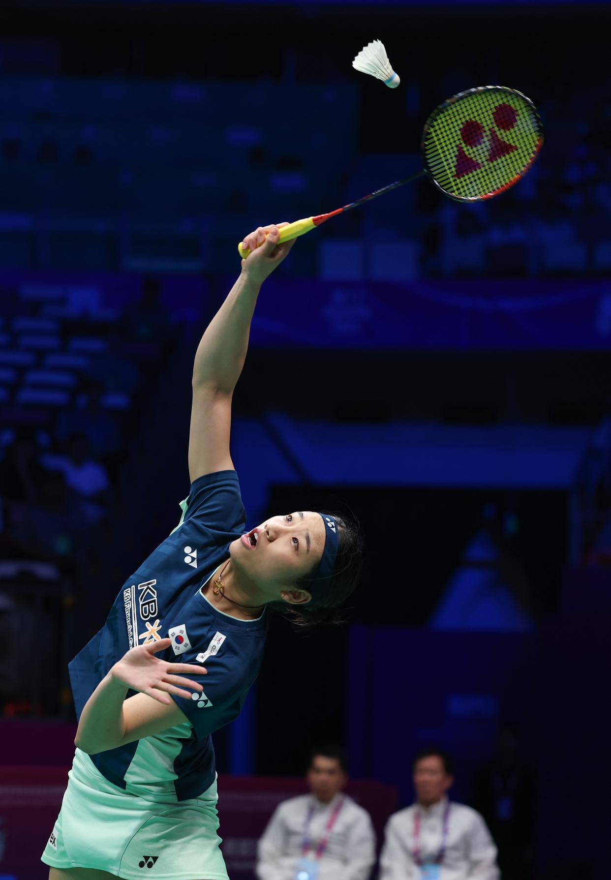 泰国羽毛球队鏖战韩国羽毛球队，林丹制霸全场