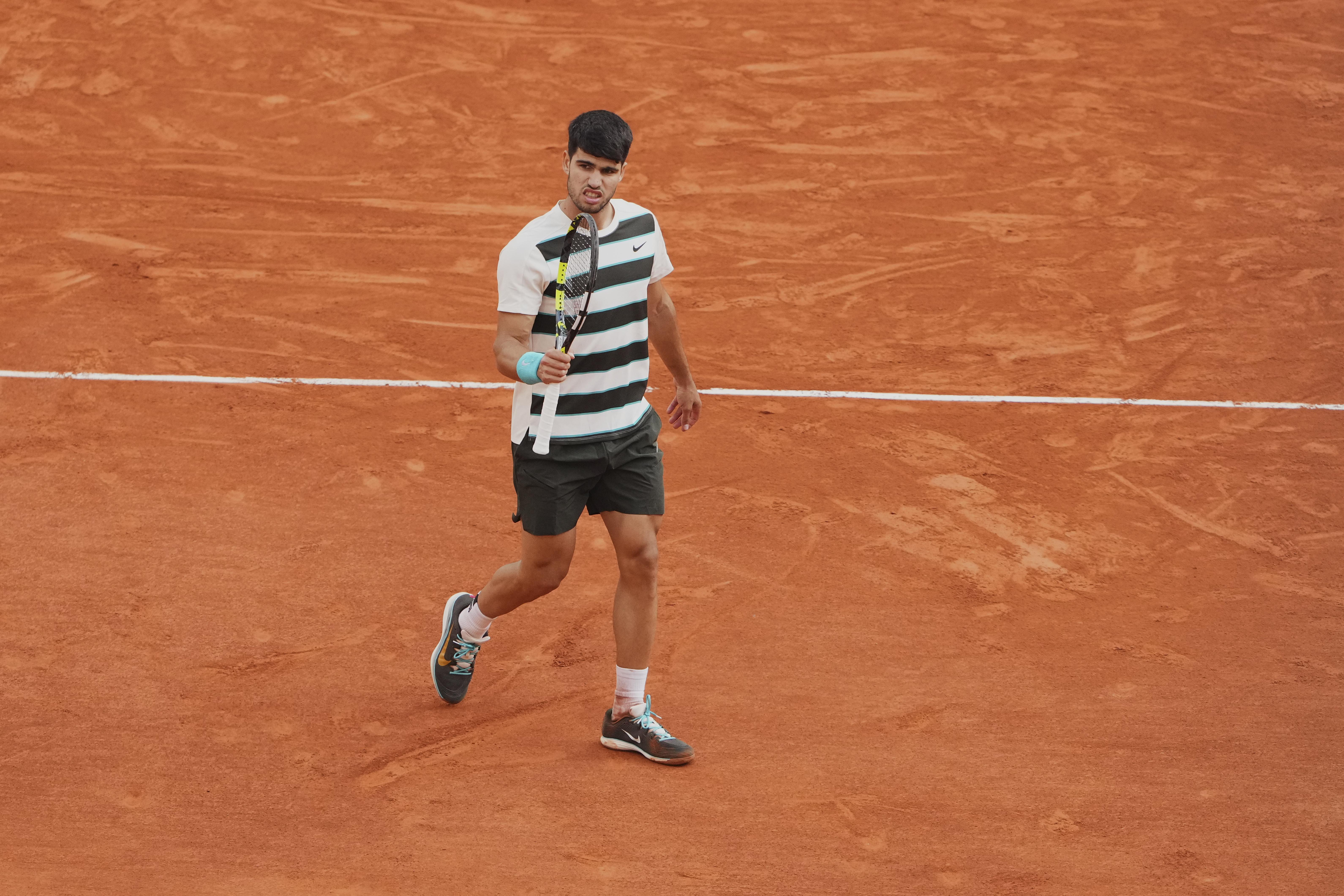 英国网球队强势澳大利亚网球队，阿尔卡拉斯送出助攻