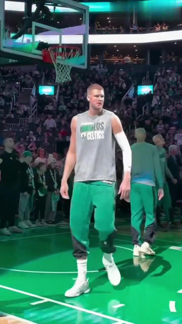 马刺轻取希腊男篮，塔图姆三分雨点燃全场