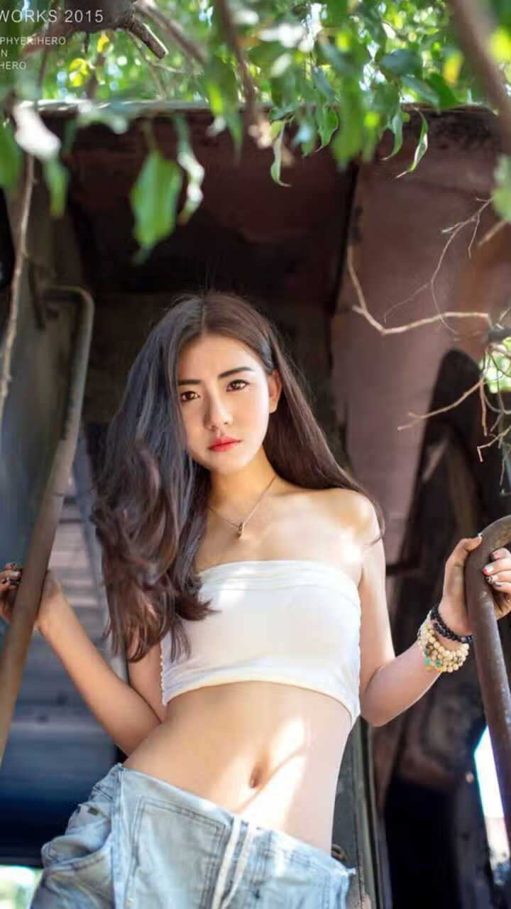 青春风暴席卷F1，维斯塔潘高光助红牛二队横扫雷诺车队，重塑赛场格局